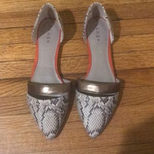Pointy toe snake skin flats.